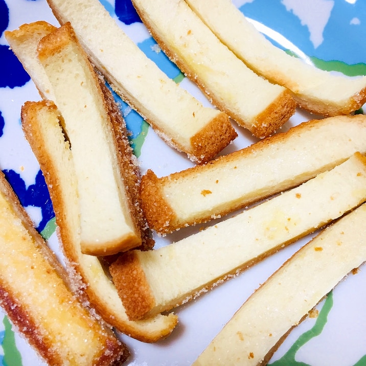 簡単に作れるお菓子♪食パンのラスク